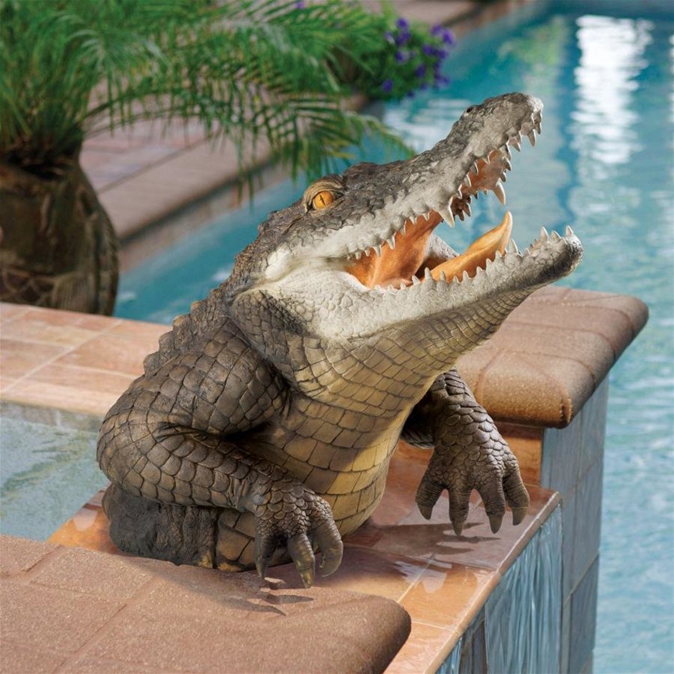 BowLift | Garden Swamp Gator Statue