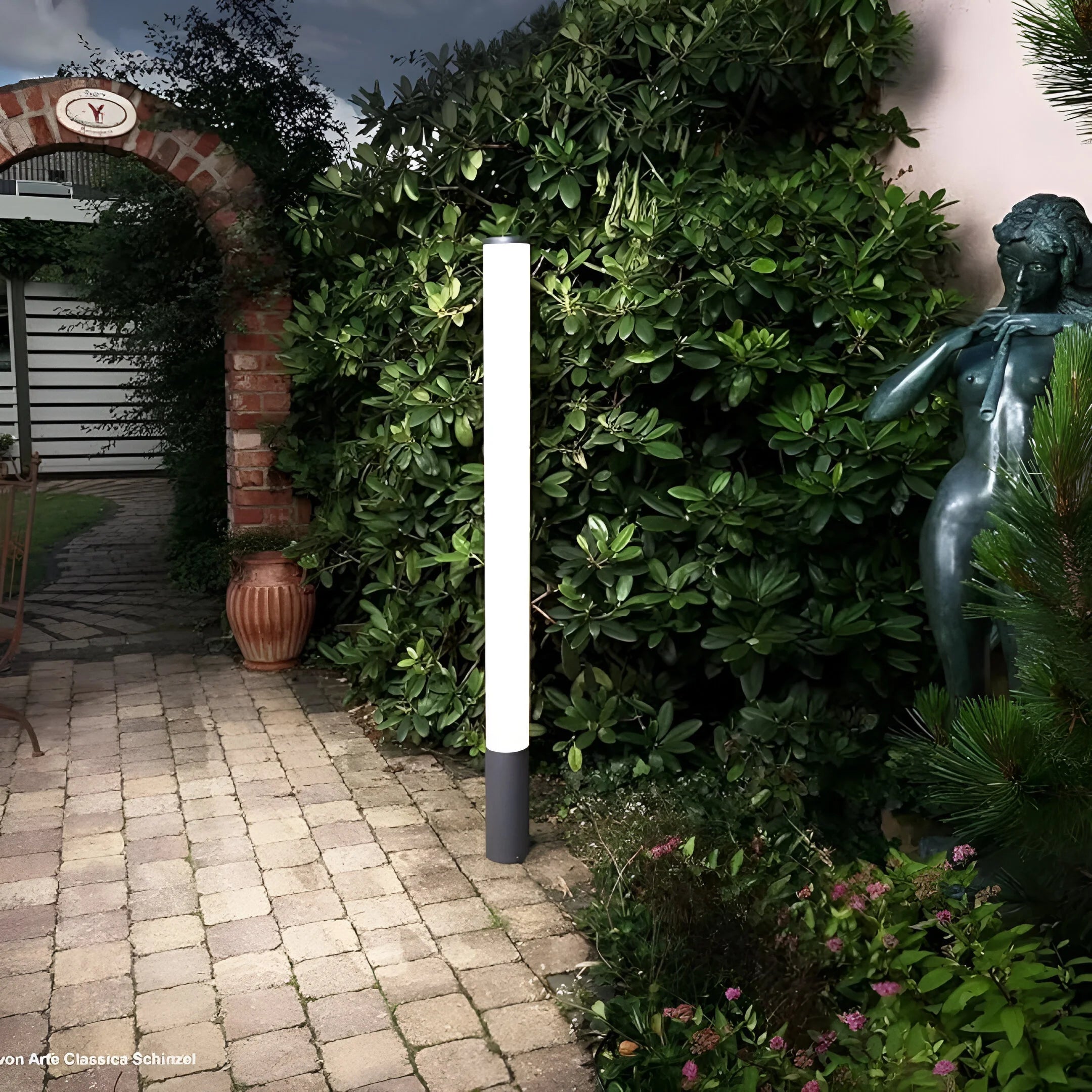 LumiEdge – Minimalist LED Outdoor Garden Light