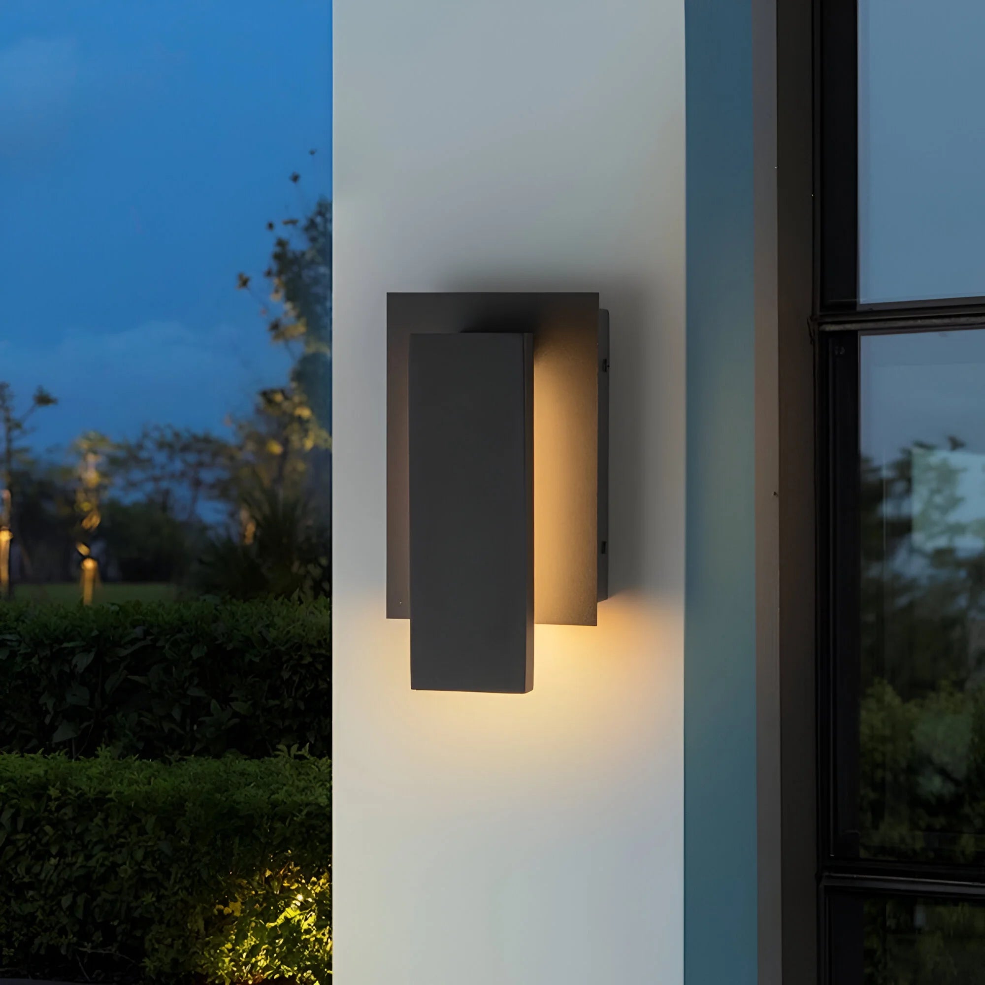 LumiRay – Modern Outdoor LED Wall Light