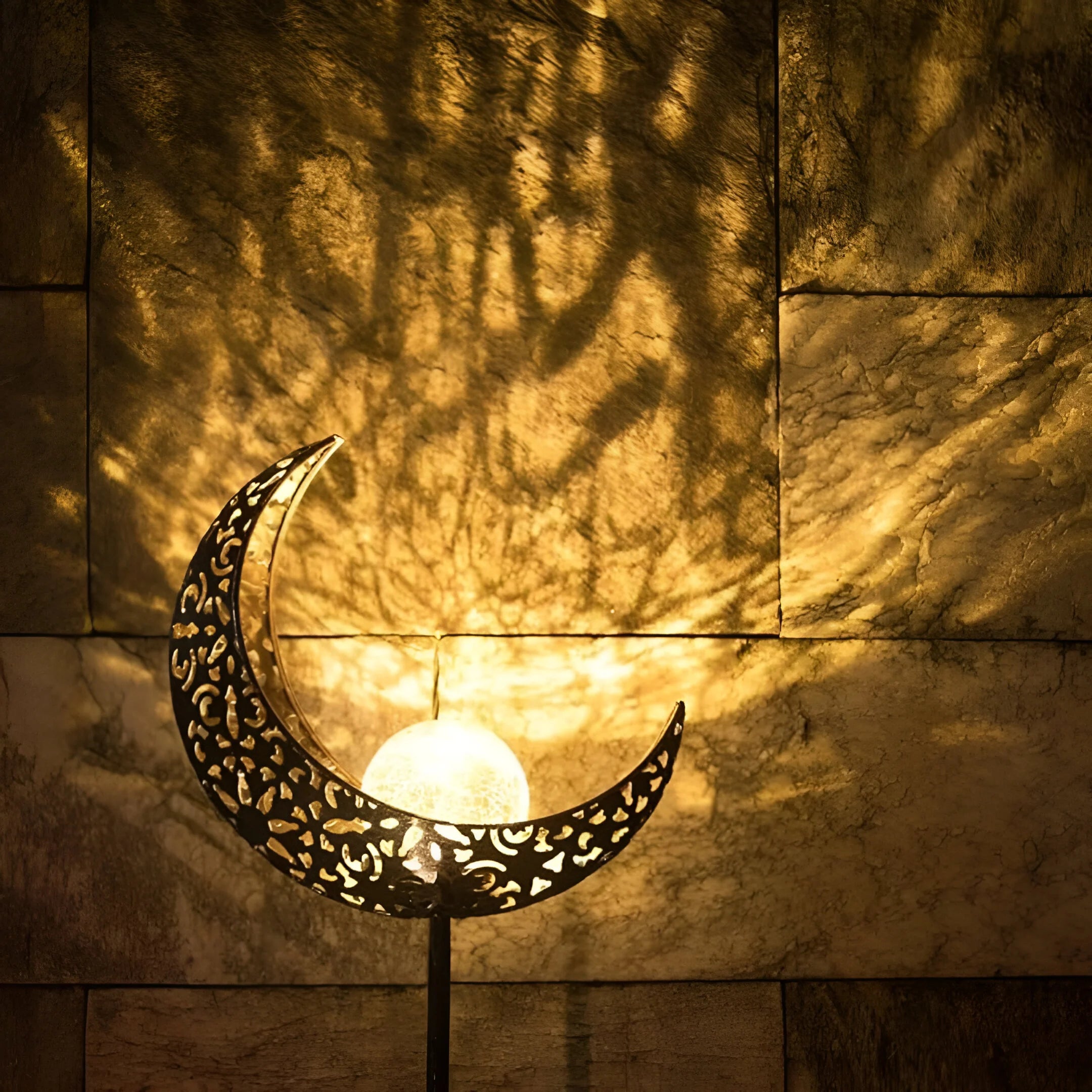LunaGlow – Solar Moon Garden Light