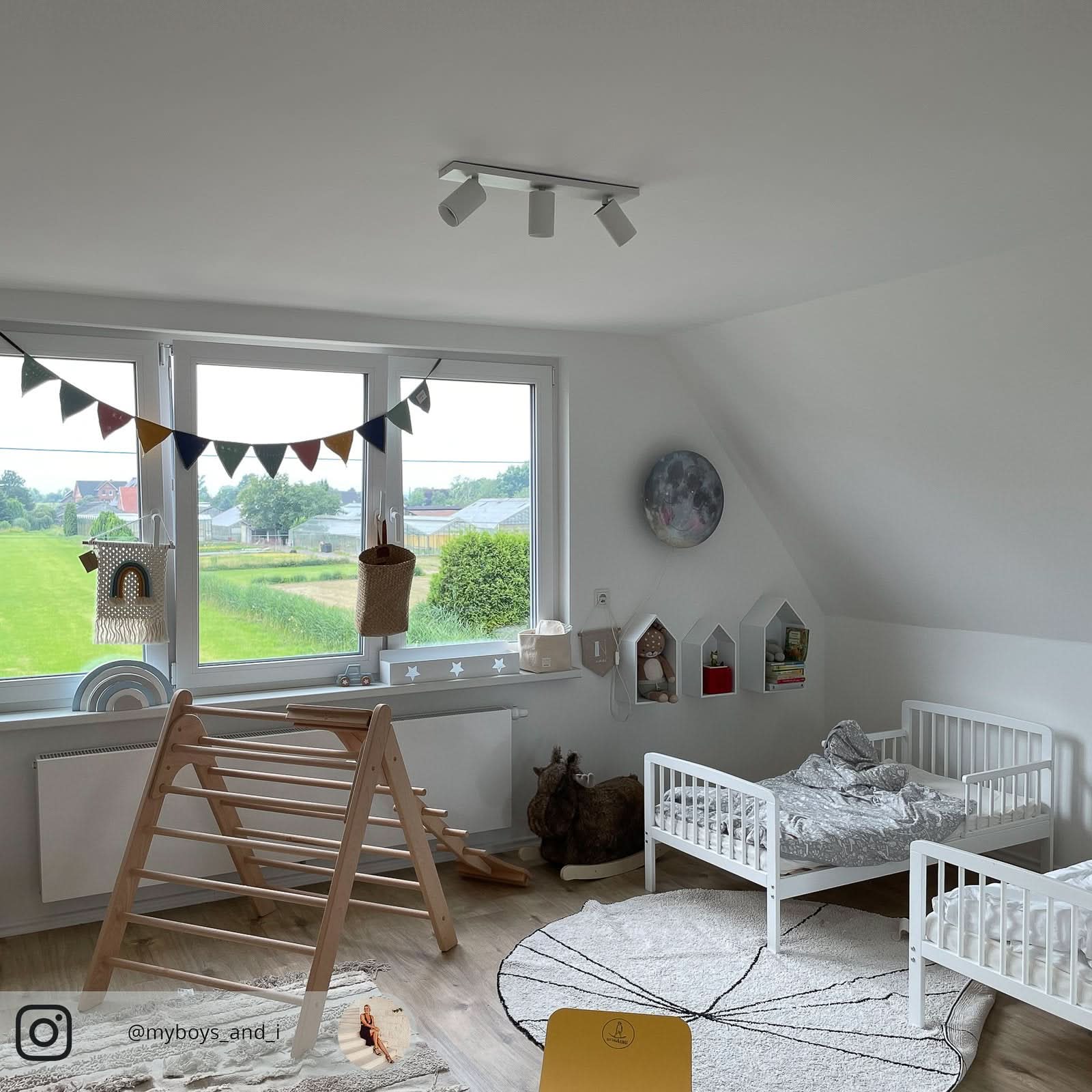 BowLift | Ceiling Spotlight Fixture with 3 Adjustable Lights