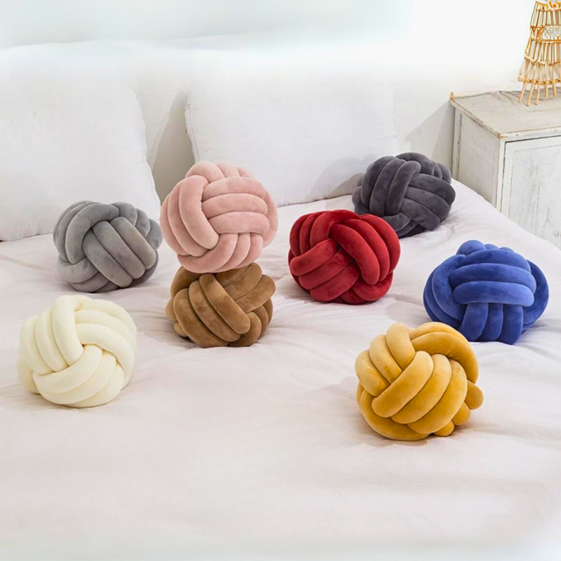 BowLift | Scandinavian Knot Cushion made of Velvet