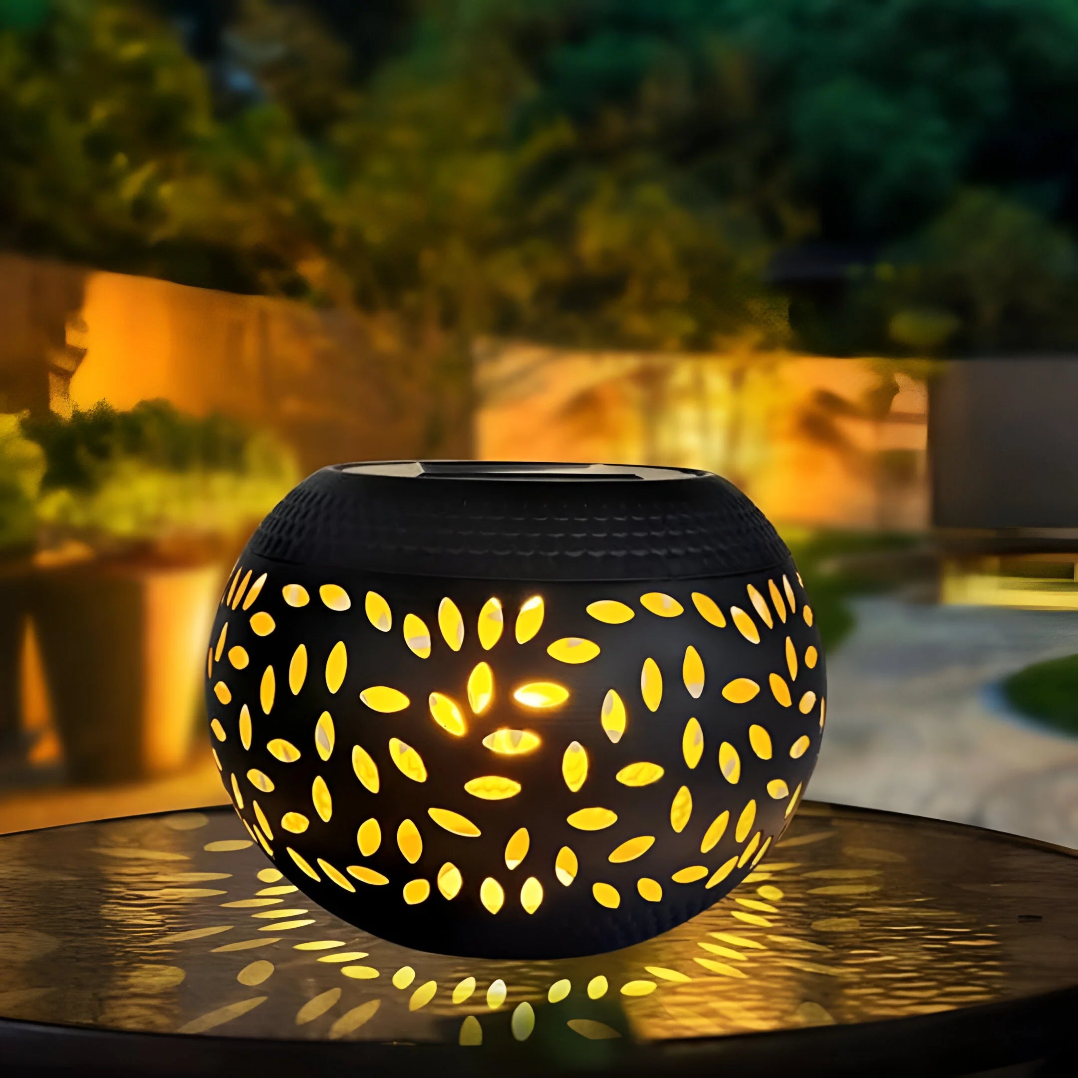 RadianceGlow – Solar Garden Light with Dotted Light Pattern