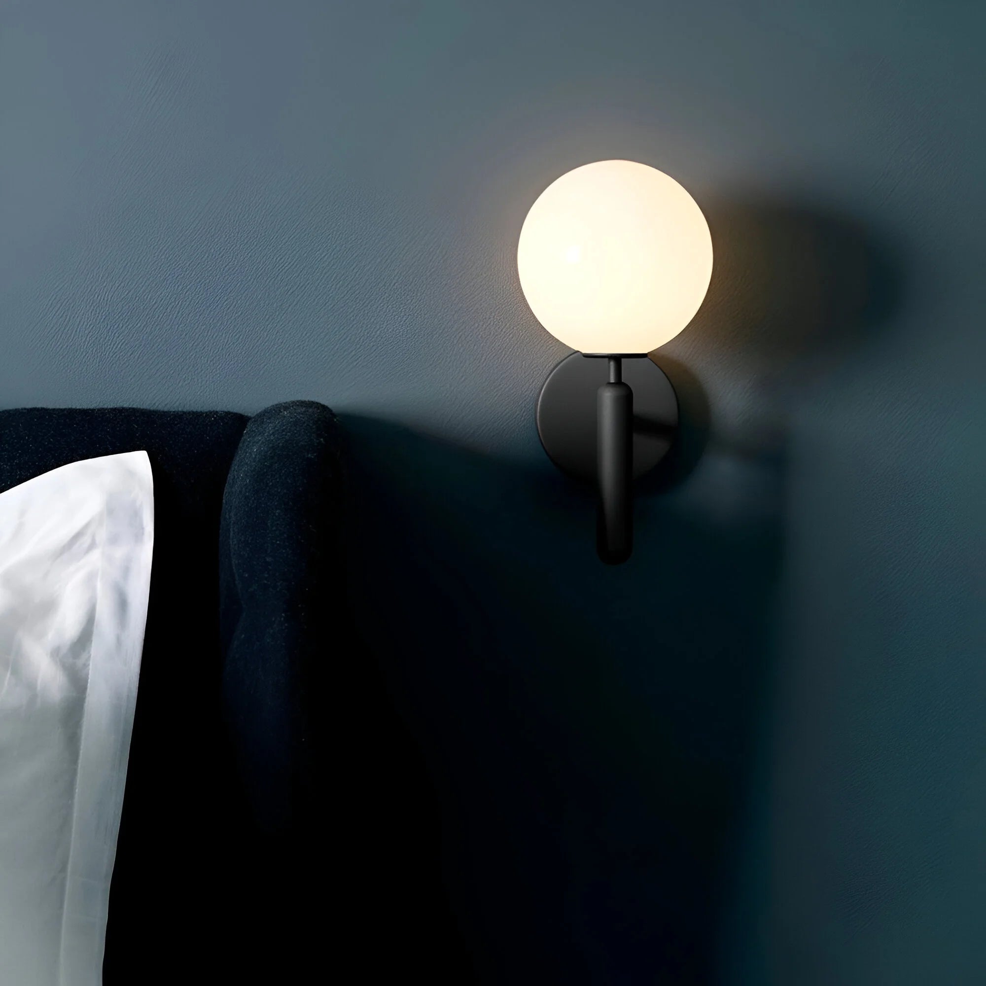 HelenaLicht – Elegant Glass Ball Wall Lamp