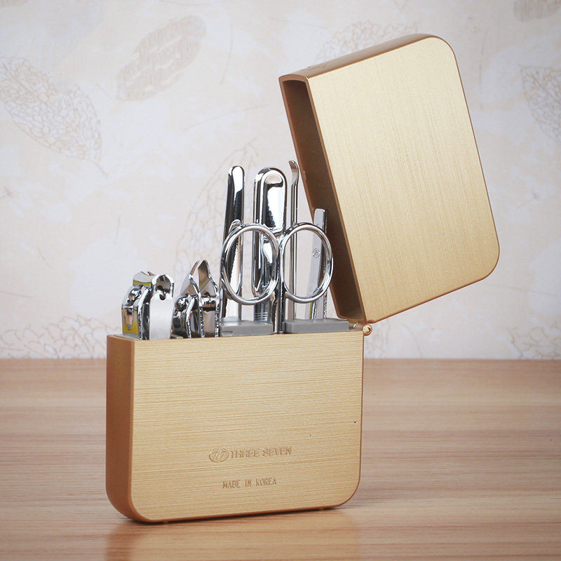 BowLift | 7-Piece Manicure Kit, with 2 Nail Clippers, Beauty Scissors, Nail File, Ear Pick, for Fingernails & Toenails