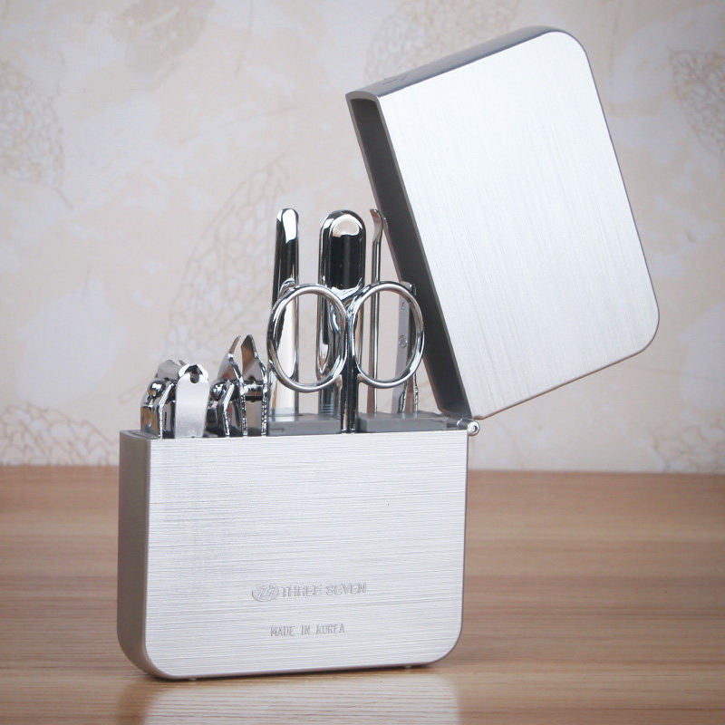 BowLift | 7-Piece Manicure Kit, with 2 Nail Clippers, Beauty Scissors, Nail File, Ear Pick, for Fingernails & Toenails