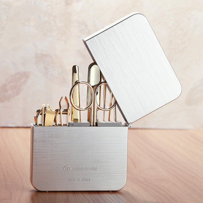 BowLift | 7-Piece Manicure Kit, with 2 Nail Clippers, Beauty Scissors, Nail File, Ear Pick, for Fingernails & Toenails