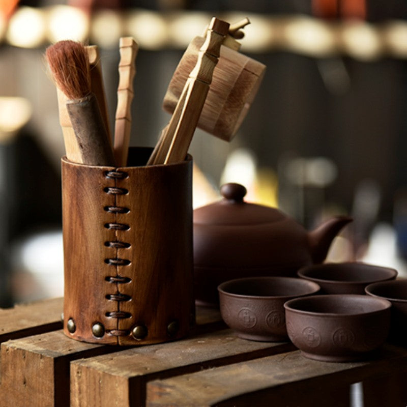 BowLift | Handcrafted Vegetable Tanned Leather Pen Holder Desktop Ornament