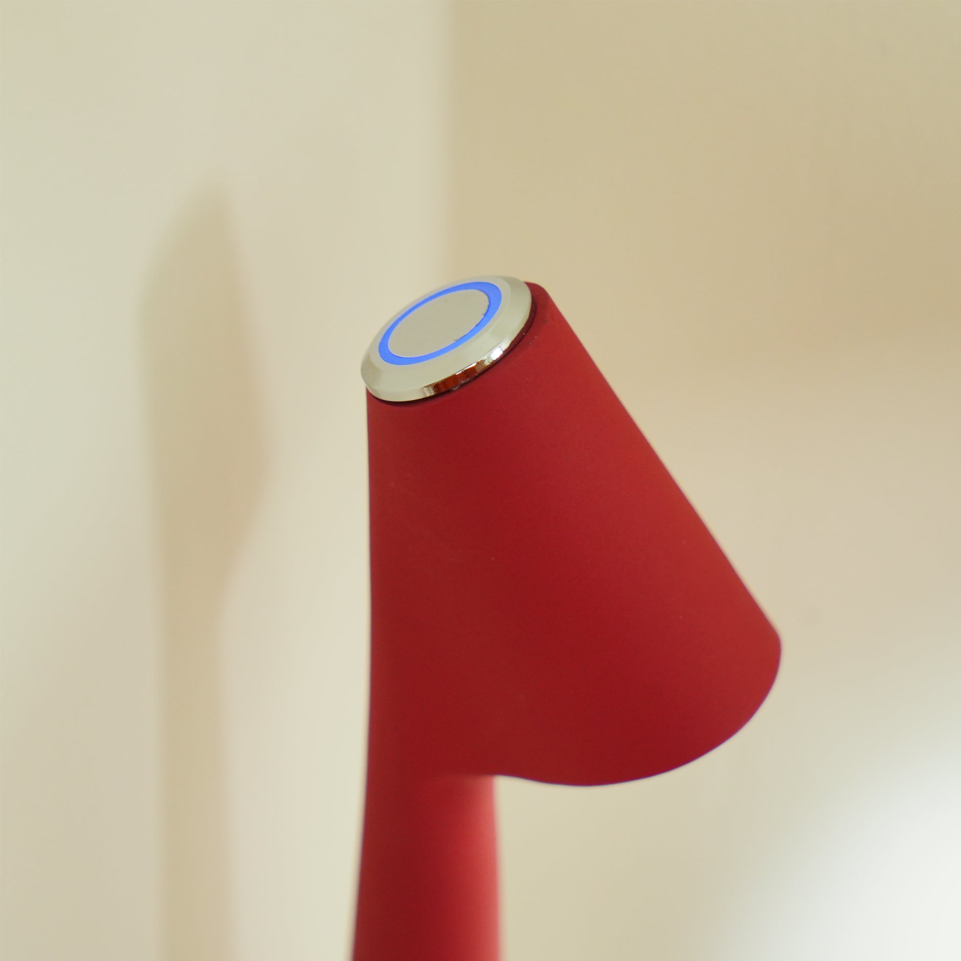 BowLift | EcoLight – Energy-Efficient Rechargeable Desk Lamp