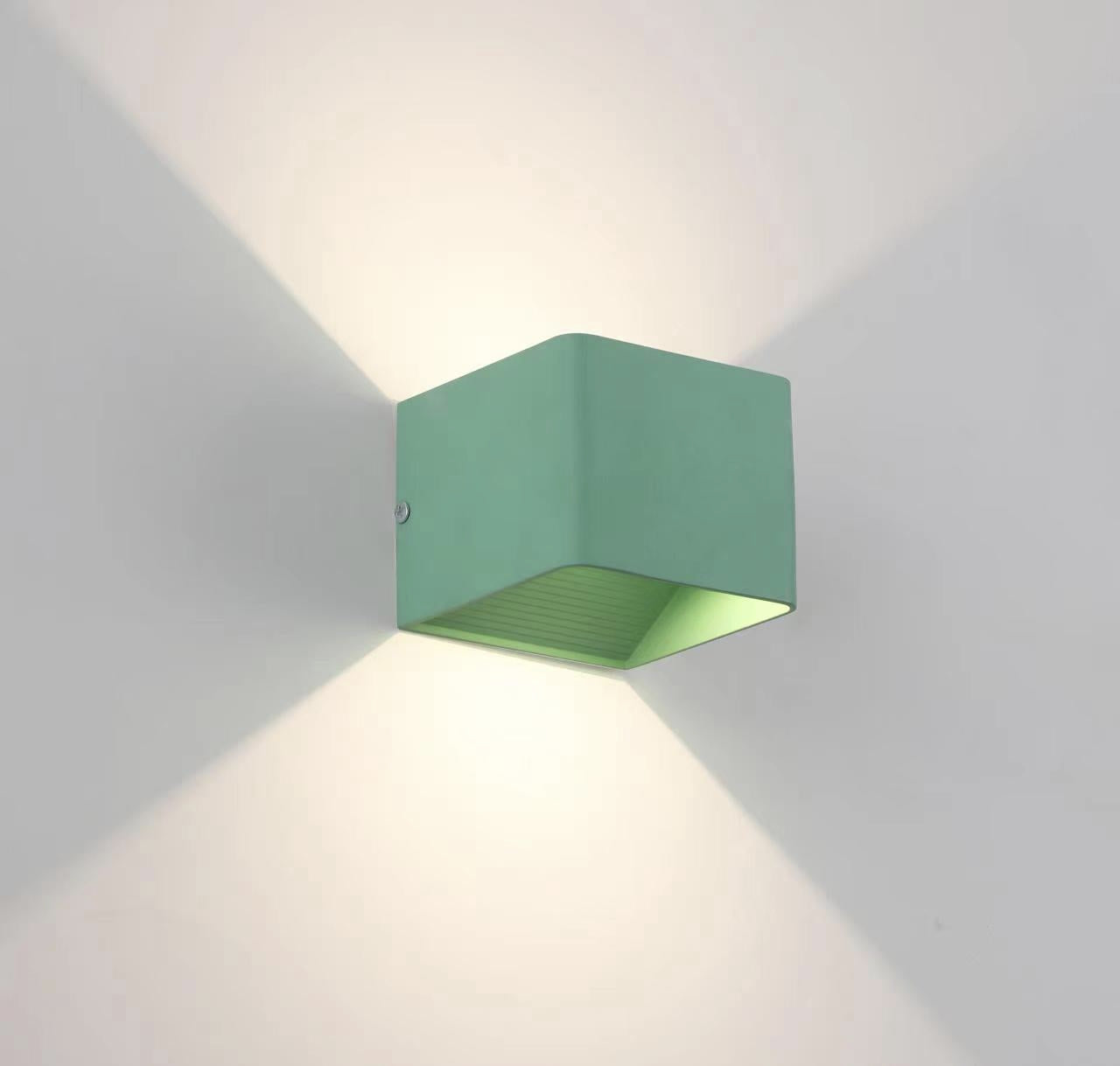 BowLift | OrrSquare – Modern square wall lamp for stylish lighting