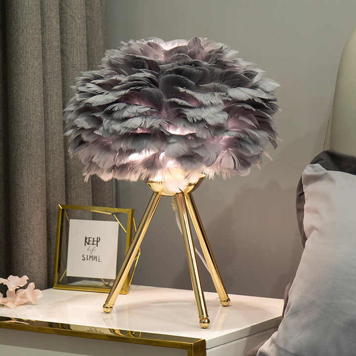 BowLift | Blossom Table Lamp – Elegant Feather Design with Dimmable Light