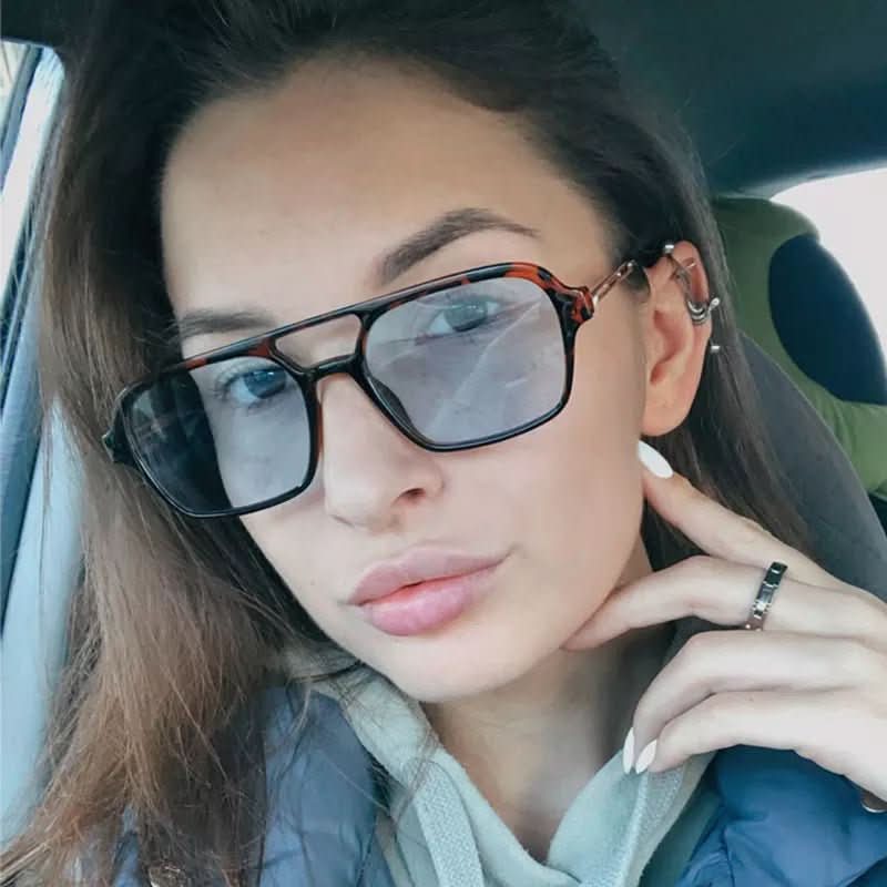 BowLift | Fashionable square sunglasses with UV400 protection for women