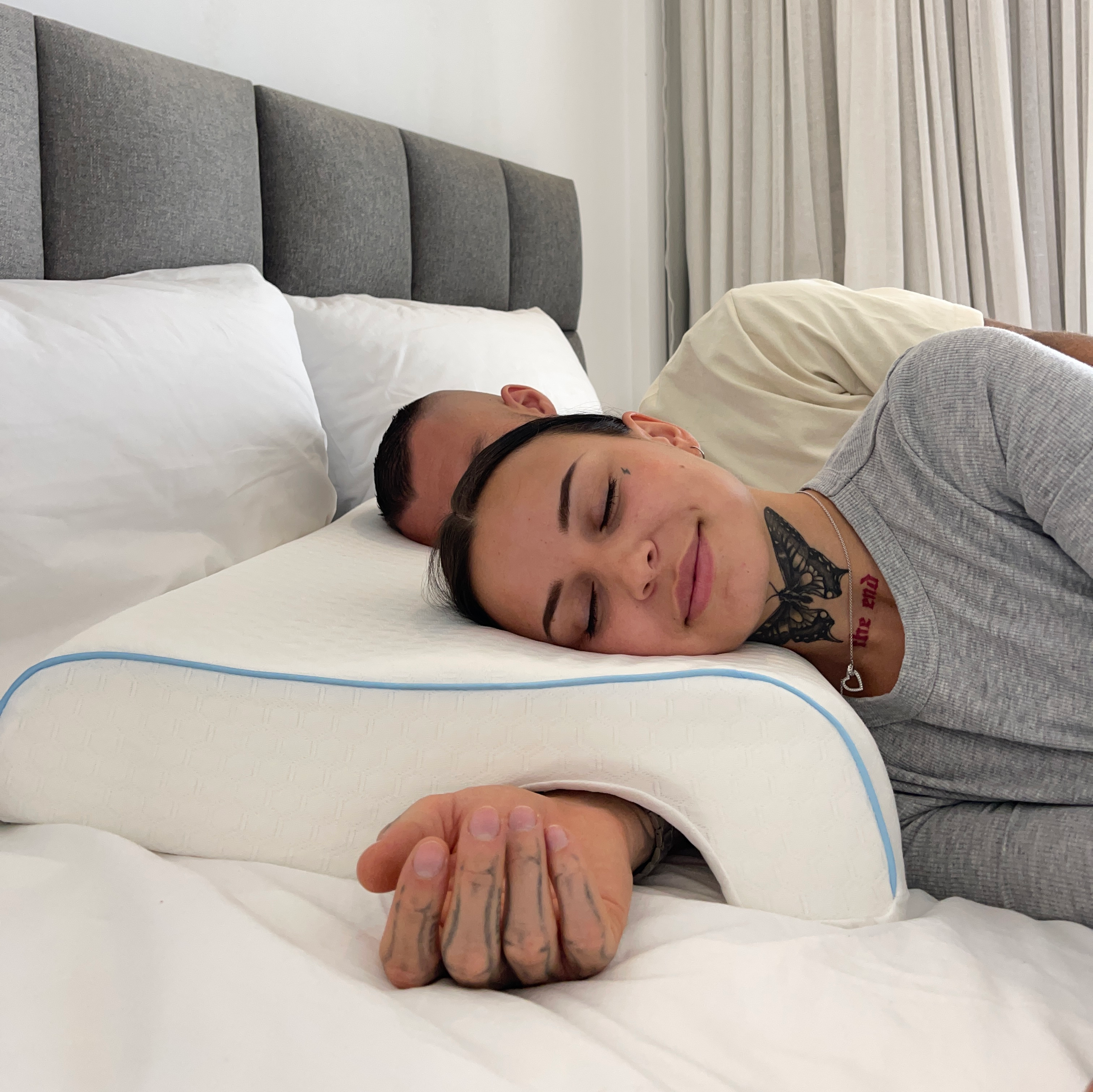 BowLift | CouplePillow – Memory Foam Pillow for Comfortable Cuddling