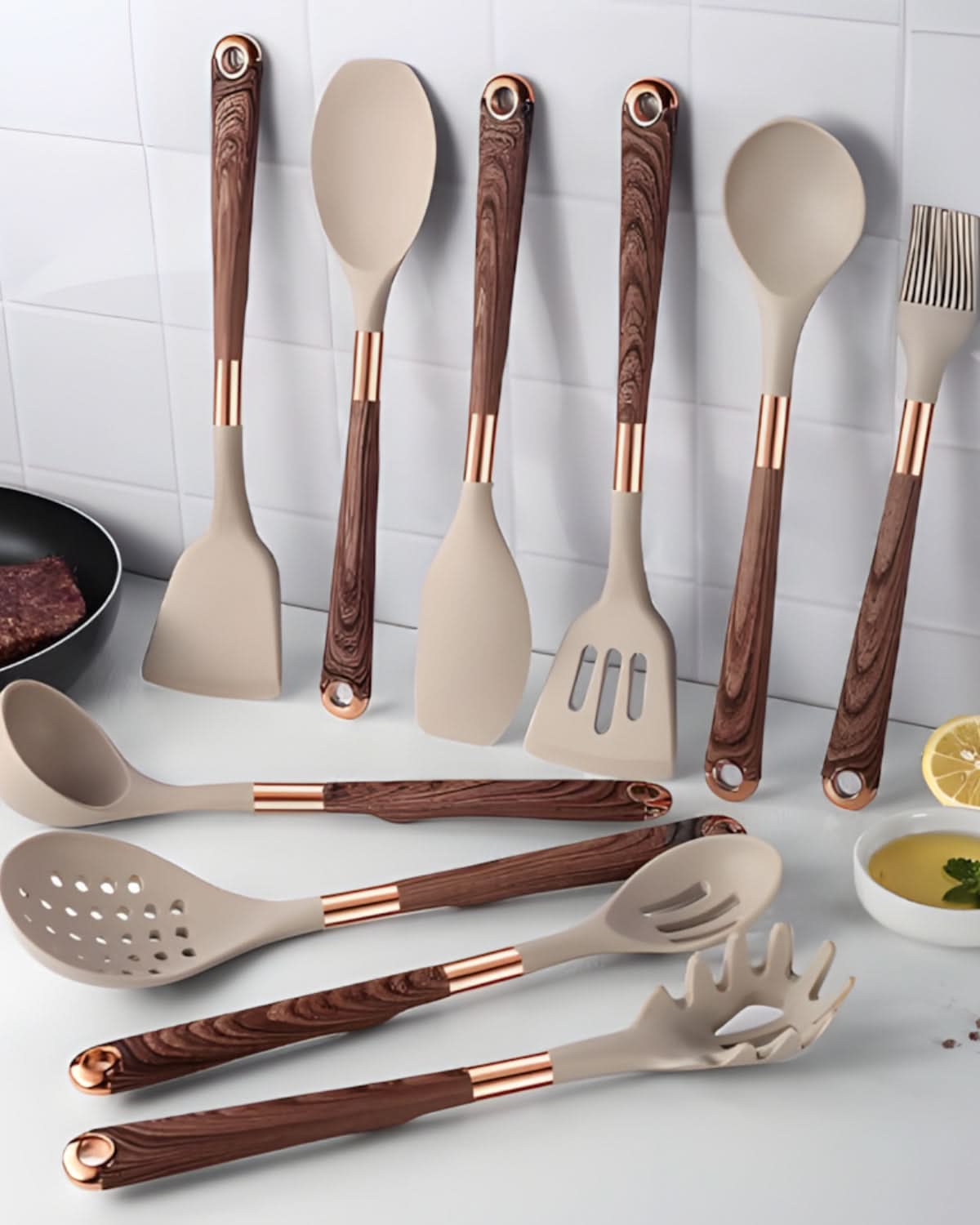 BowLift | Elegant silicone utensil set with handles in wood design