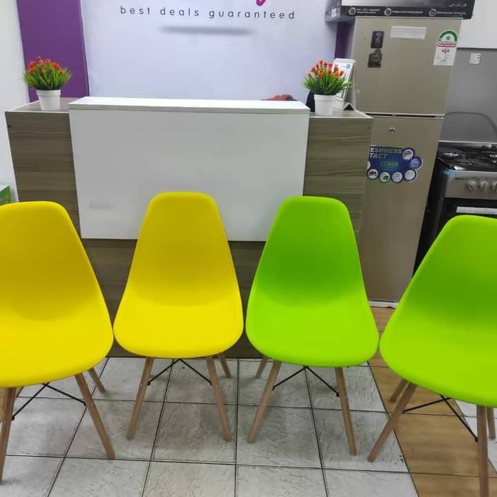 BowLift | Eames Chairs