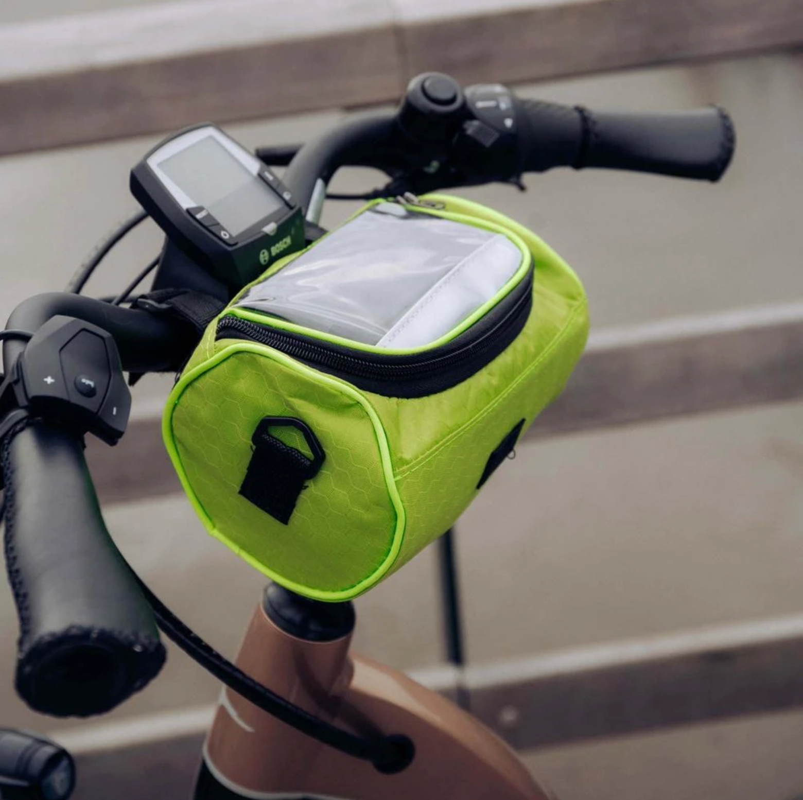 BowLift | Cycling Companion: Top-Rated Touchscreen Bike Bag