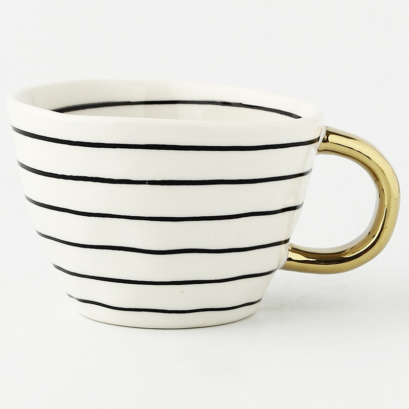 BowLift | Cup with abstract geometric pattern and gold handle