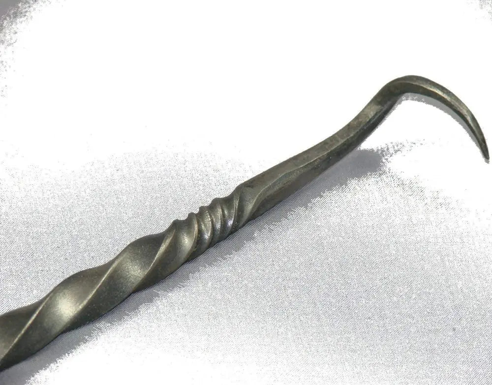 BowLift | Hand-forged Grill spatula – Safe flipping at the grill