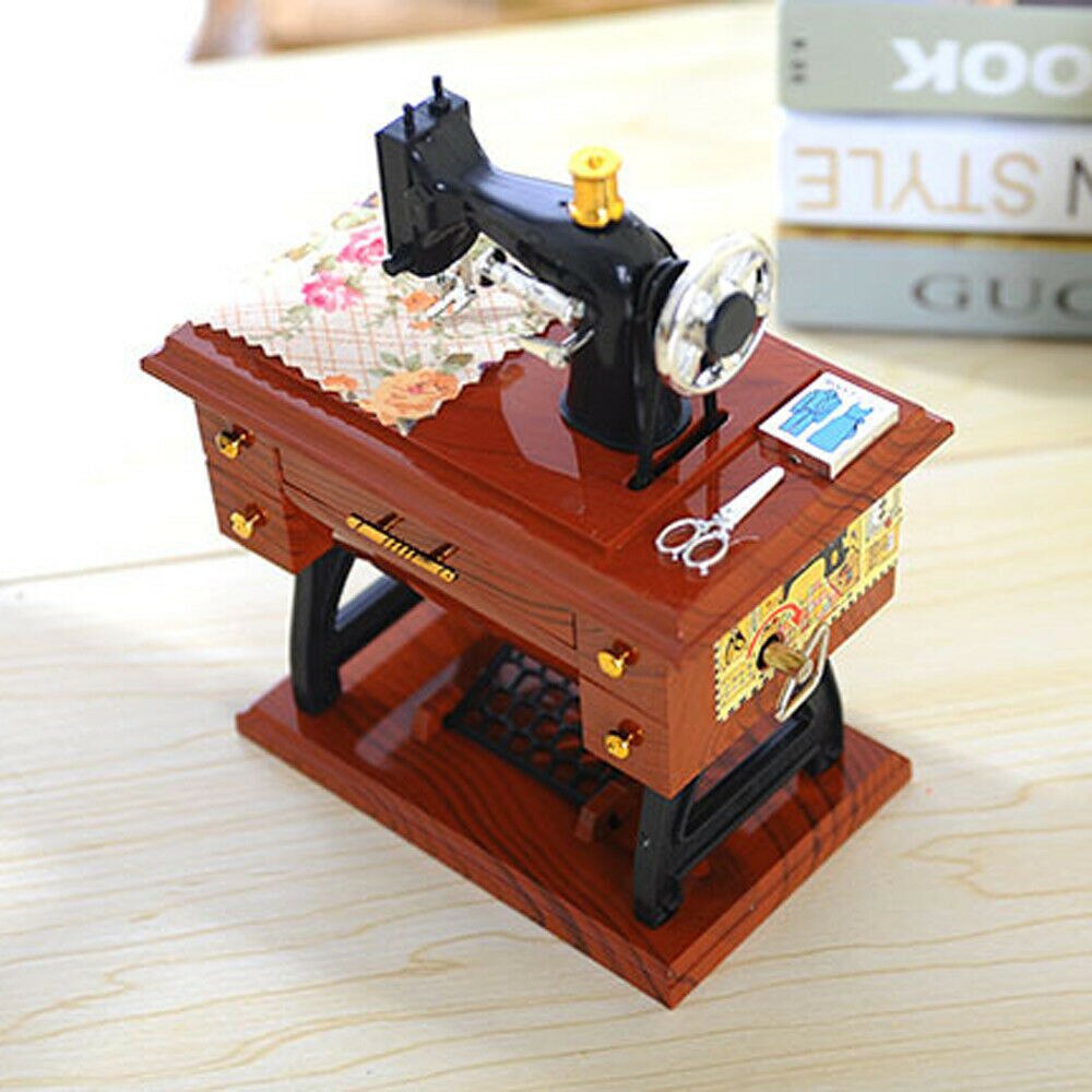 BowLift | Mini Craft Retro Sewing Machine Decor