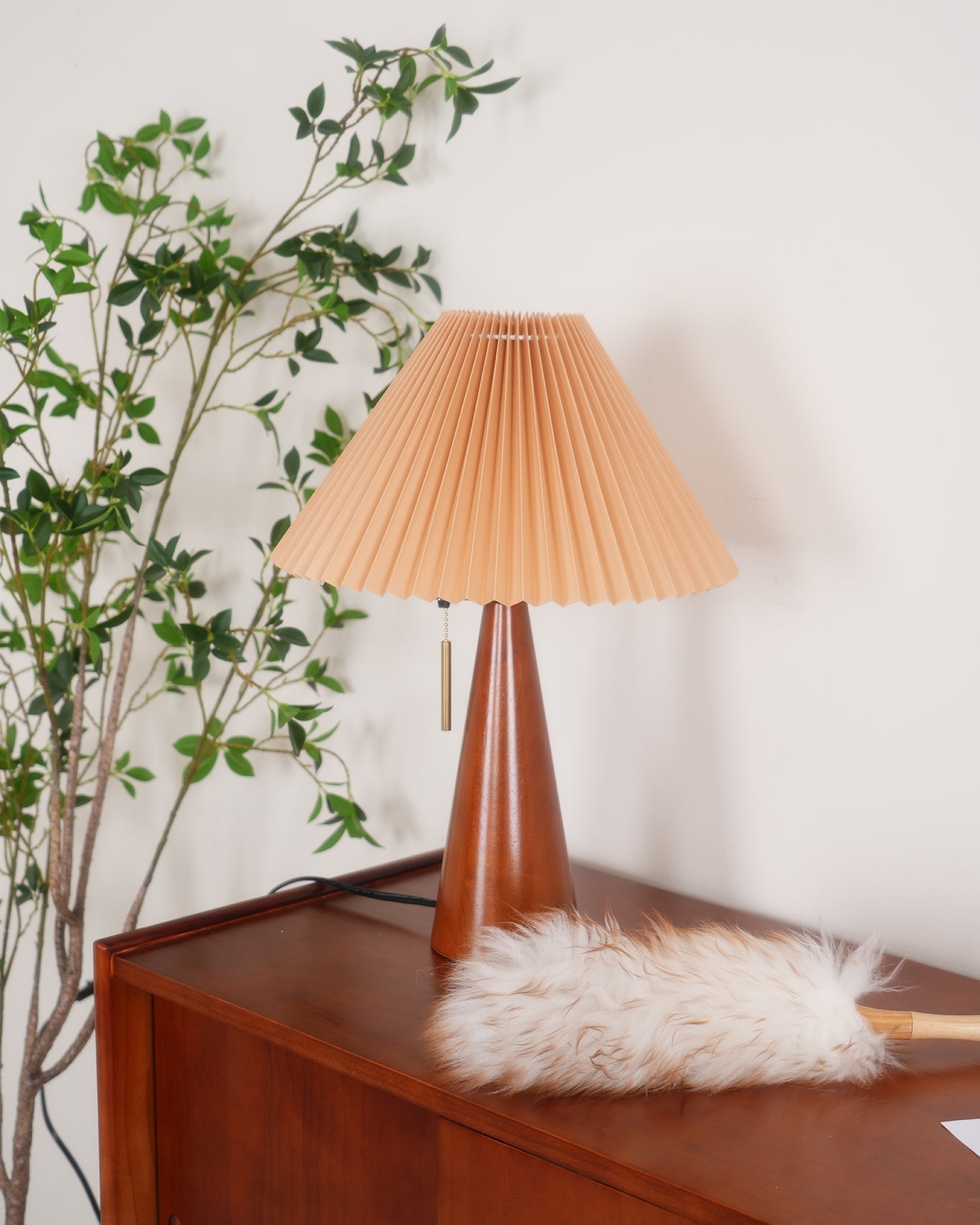 BowLift | AntiqueRadiance – Elegant Wood and Metal Table Lamp