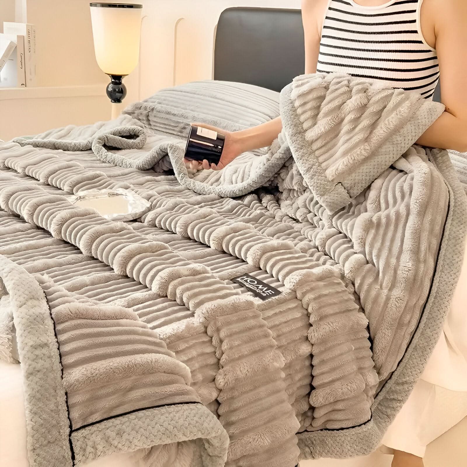 BowLift | FLUFFIQUE - Premium Fluffy Cuddle Blanket