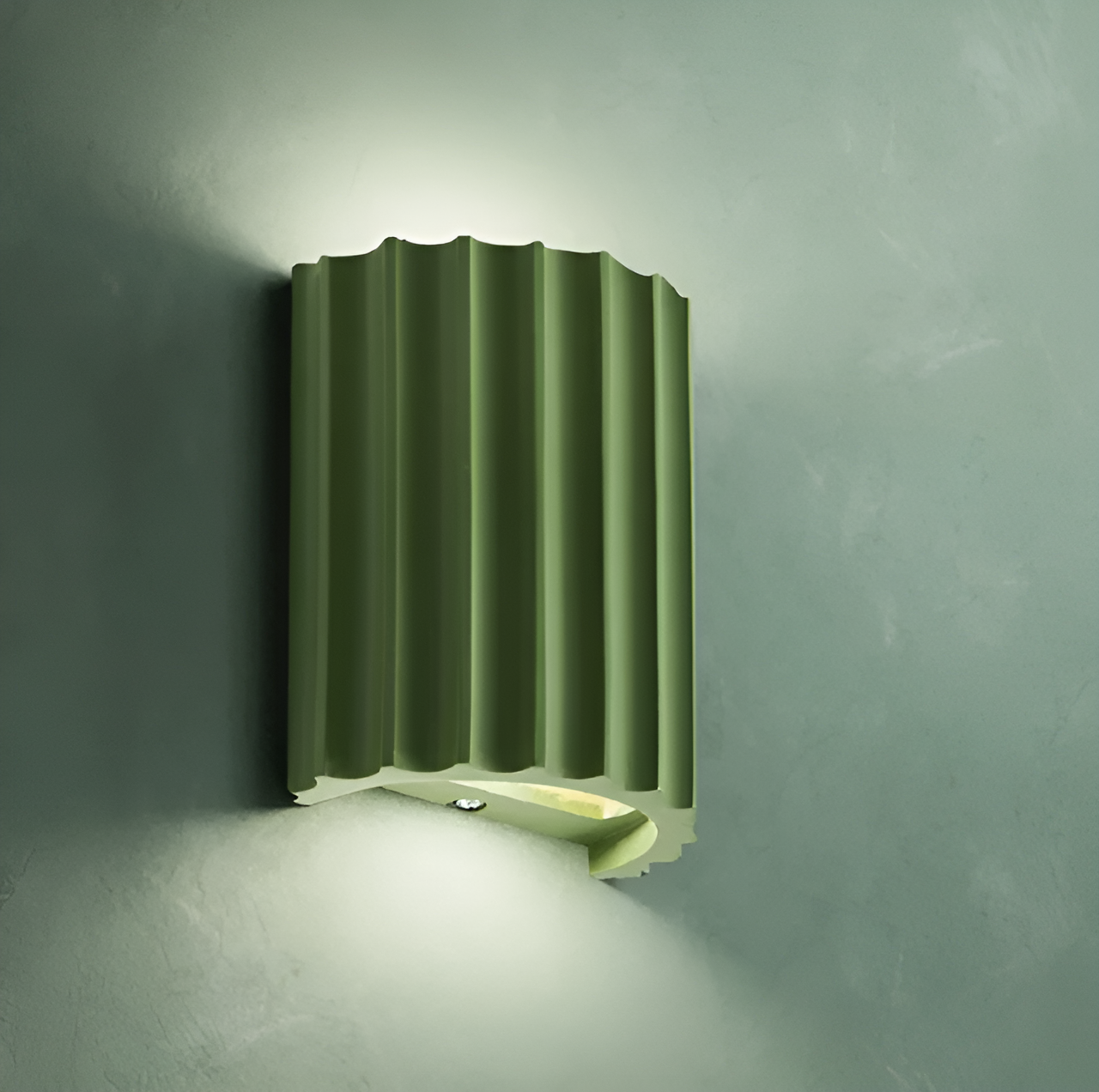 BowLift | Striped LED wall light made of resin for a modern Nordic atmosphere