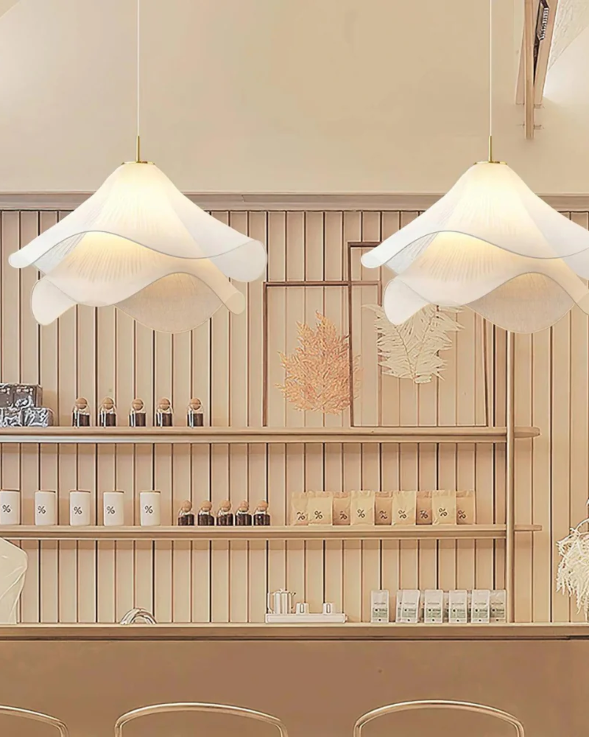 BowLift | Ceiling Lamp with Floral Pattern and Elegant Finish