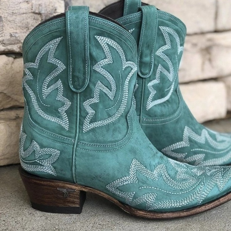 BowLift | Embroidered Cowboy Boots made of Leather