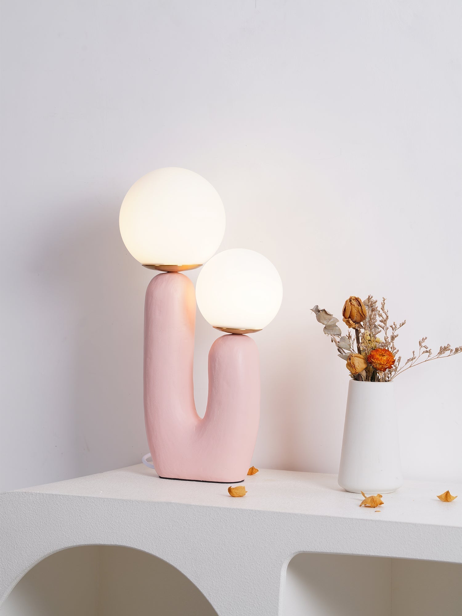 BowLift | Contemporary Style Table Lamp with Natural Accent