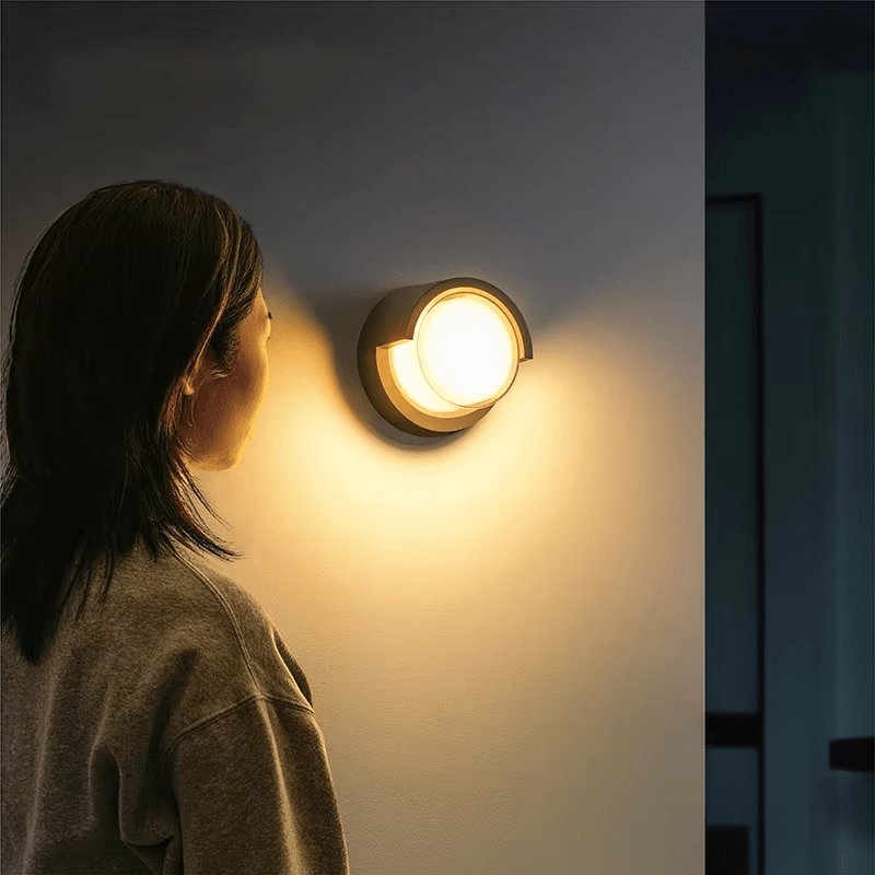 BowLift | Intelligent LED wall lamp with motion sensor & weather-resistant design