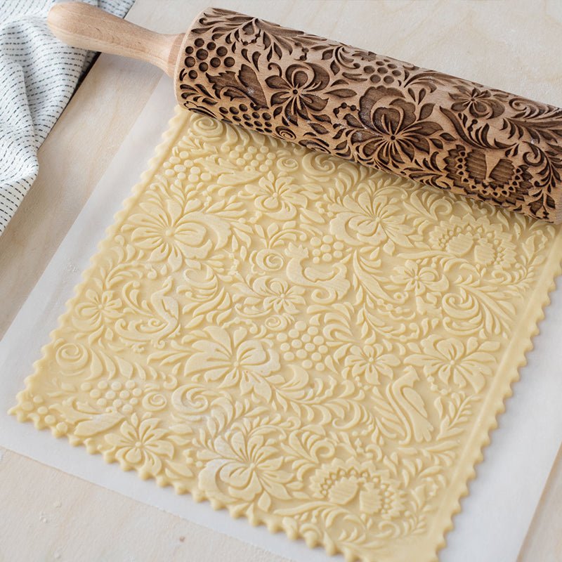 BowLift | Handmade rolling pin with decorative Christmas embossing