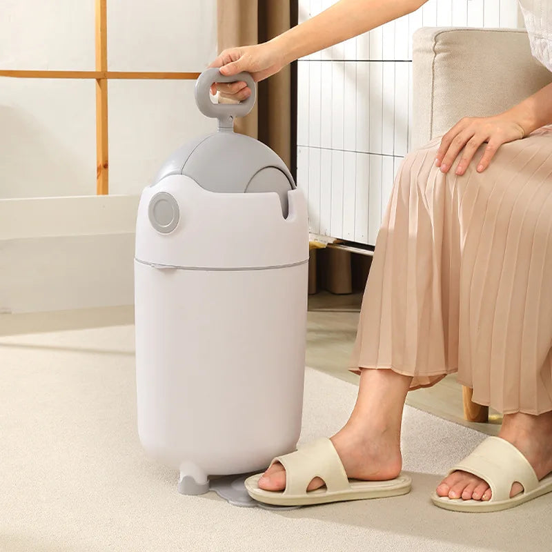 BowLift | Clean Air Large Odor Neutralizing Trash Can