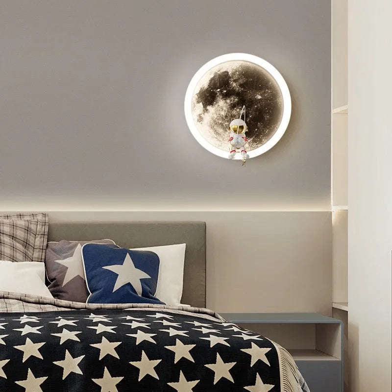 BowLift | Astronaut On The Moon Wall Light