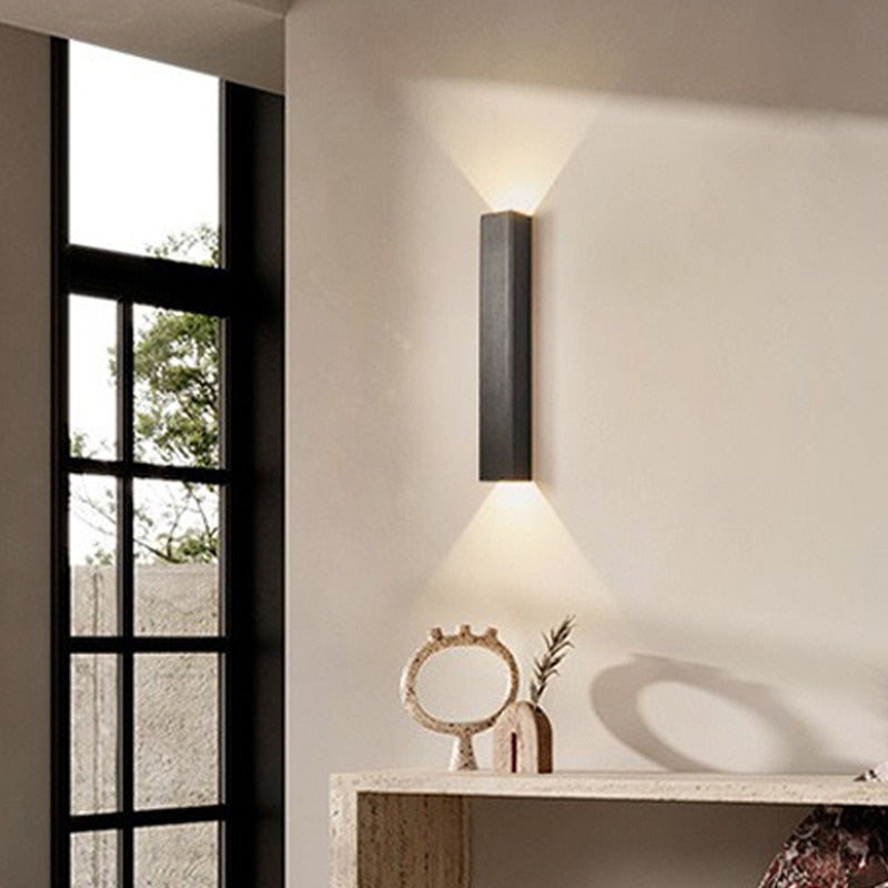 BowLift | BeamLuxe – Sleek Outdoor Lamp for Contemporary Spaces