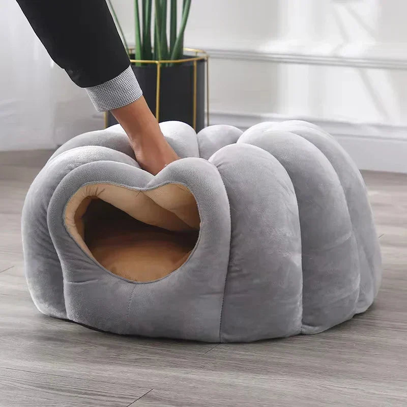 BowLift | CozyNest Pumpkin Cat Bed – Warm, Washable & Comfortable Cat Hideaway