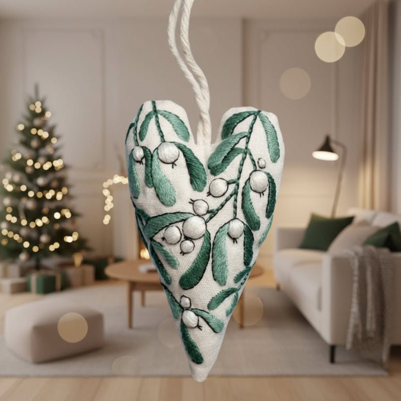 BowLift | DIY embroidery set for heart-shaped Christmas decorations with fabric, thread, and needles