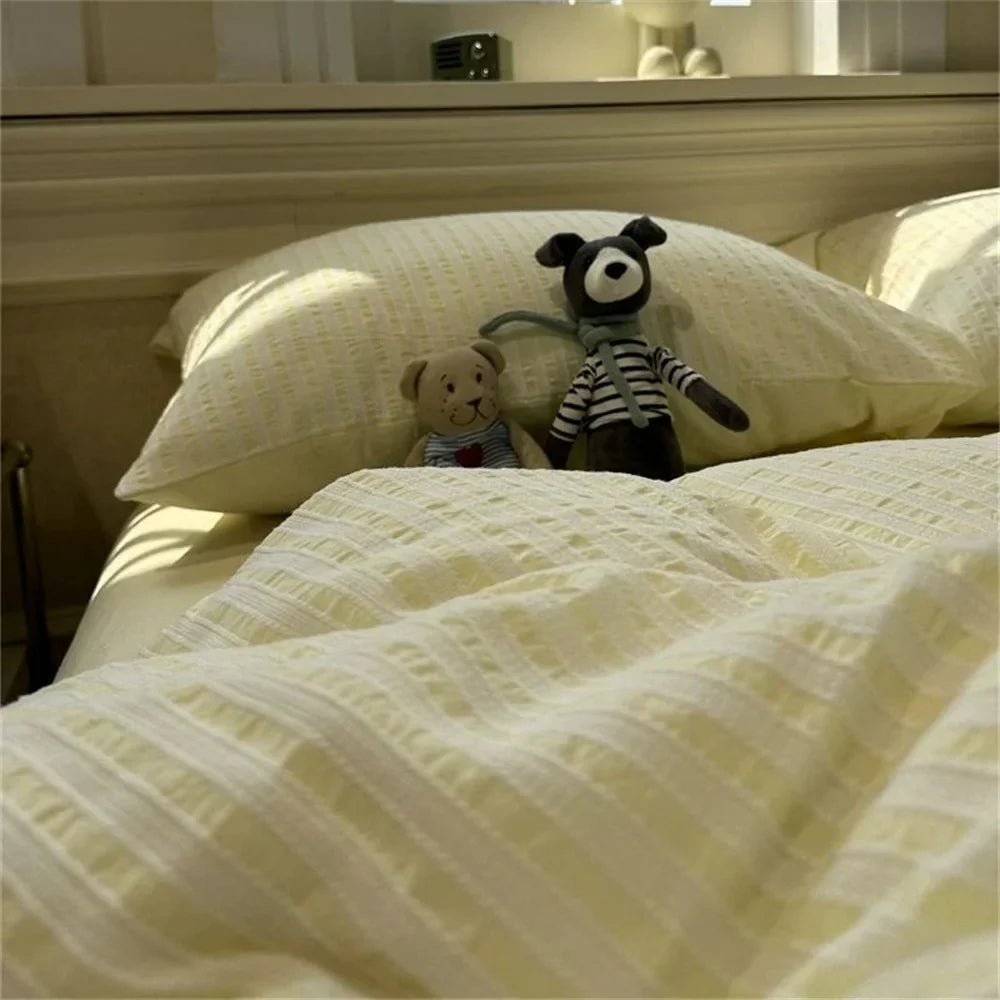 BowLift | Minimalistic Striped Bed Set