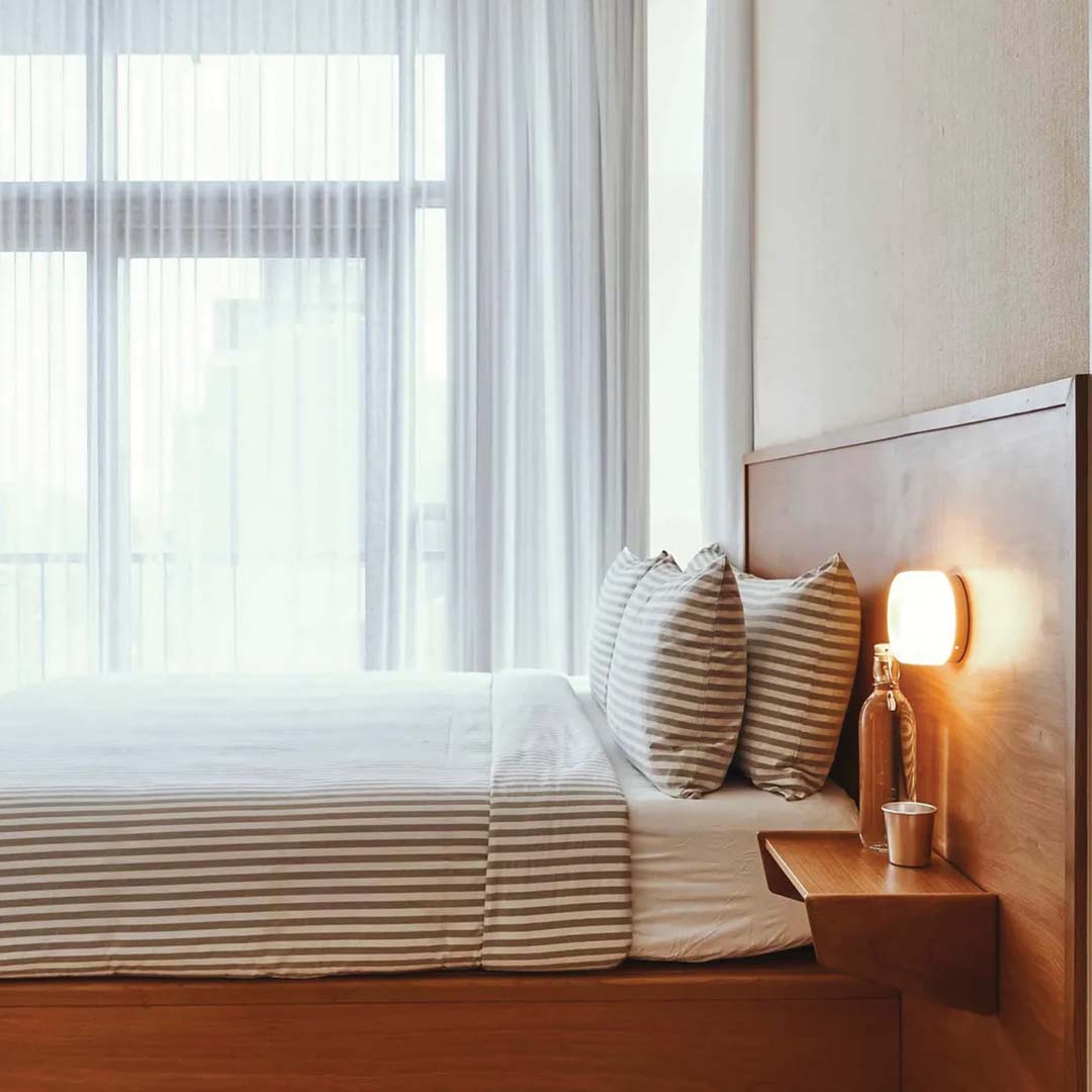 BowLift | Compact Wall Light - DimpleGlow