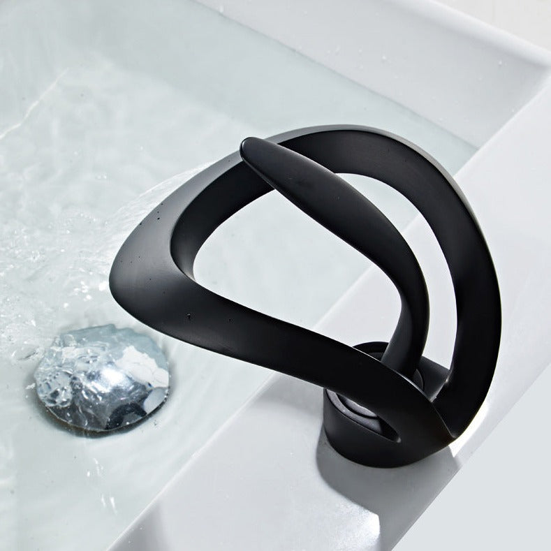 BowLift | Modern curved bathroom faucet