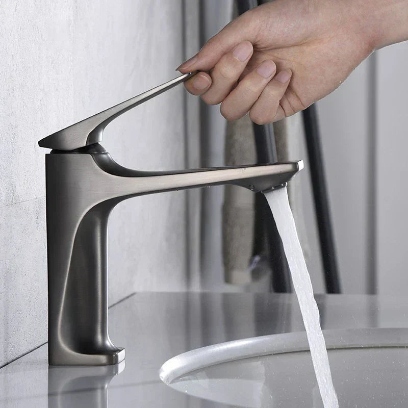 BowLift | Elegant bathroom faucet - with single lever for timeless comfort