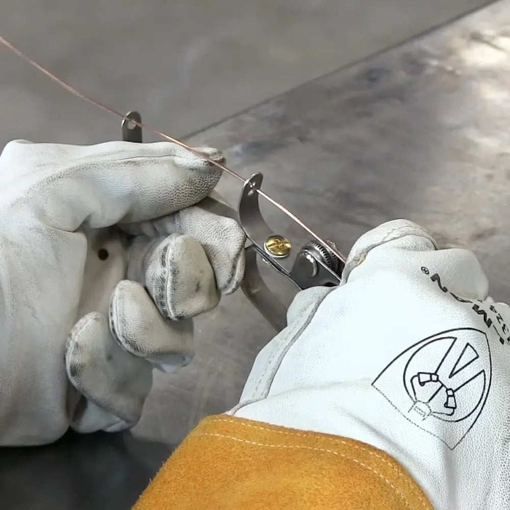 BowLift | TIG Wire Feed Unit with Precise Hand Guidance