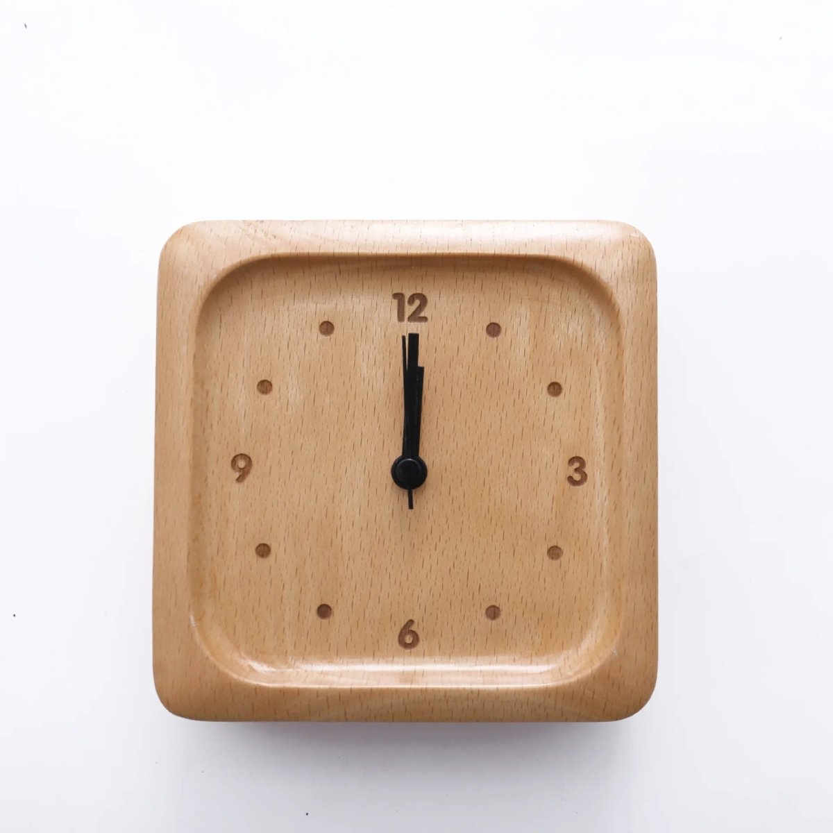 BowLift | Elegant alarm clock made of beech wood for a stylish home