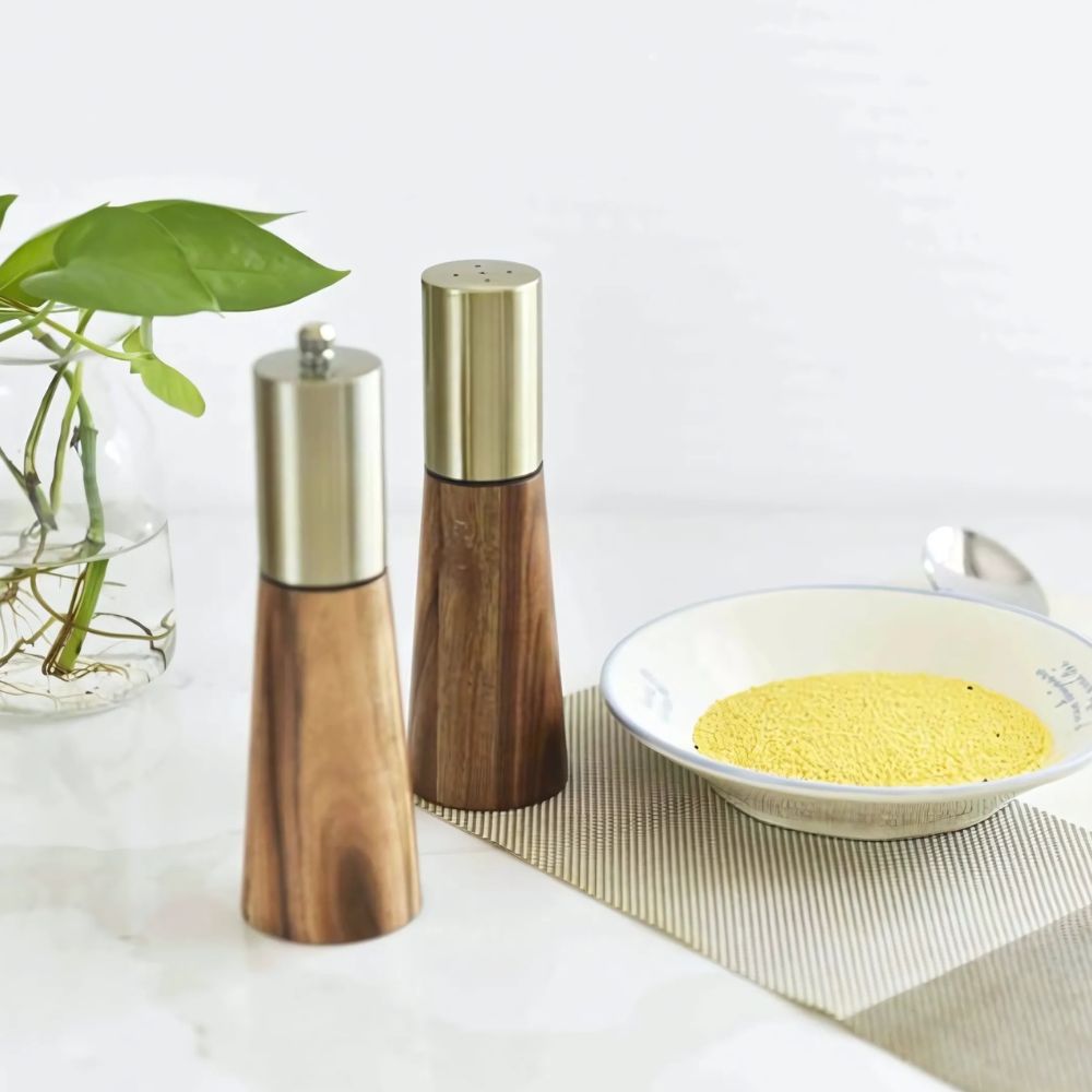 BowLift | Elegant salt and pepper mill set made of wood