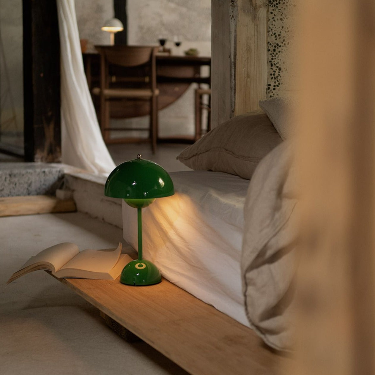 BowLift | Lunarglo | LED table lamp