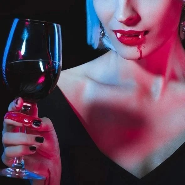 BowLift | Automatic Retractable Vampire Fangs