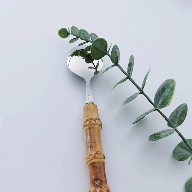 BowLift | Bamboo Handle Cutlery Set Made of Stainless Steel