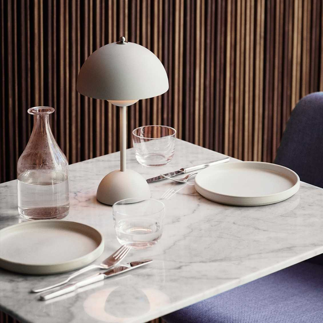 BowLift | LunarGlow - LED table lamp for a cozy interior