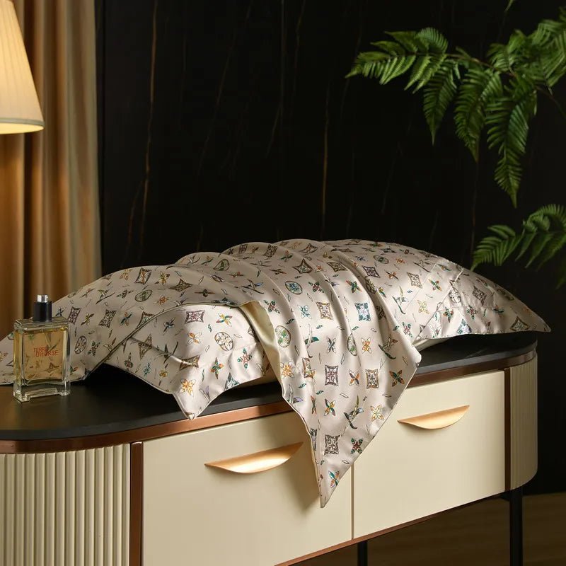 BowLift | Caressence – Mulberry Silk Pillowcase for Luxurious Sleep Comfort