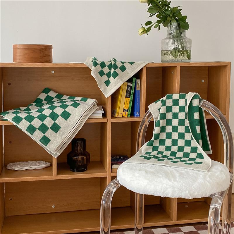 BowLift | Checkerboard Plus Towel Collection