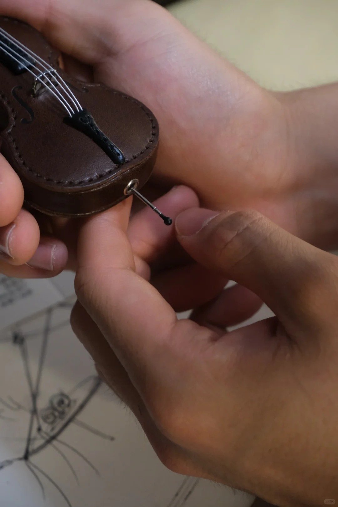 BowLift | Crafted Leather Violin & Cello Keychain